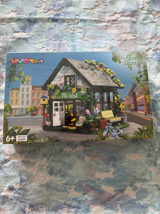 Other - HYG Toys Flower House Building